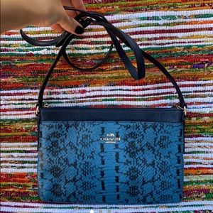 🦋 Coach Slim Crossbody Purse 🦋
